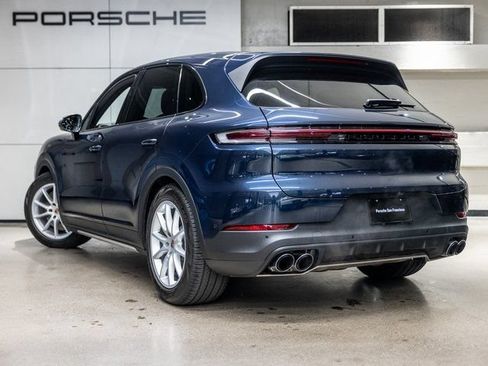 Used 2025 Porsche Cayenne S AWD/4WD image 3