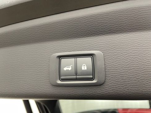 New 2025 Mitsubishi Outlander SE image 33