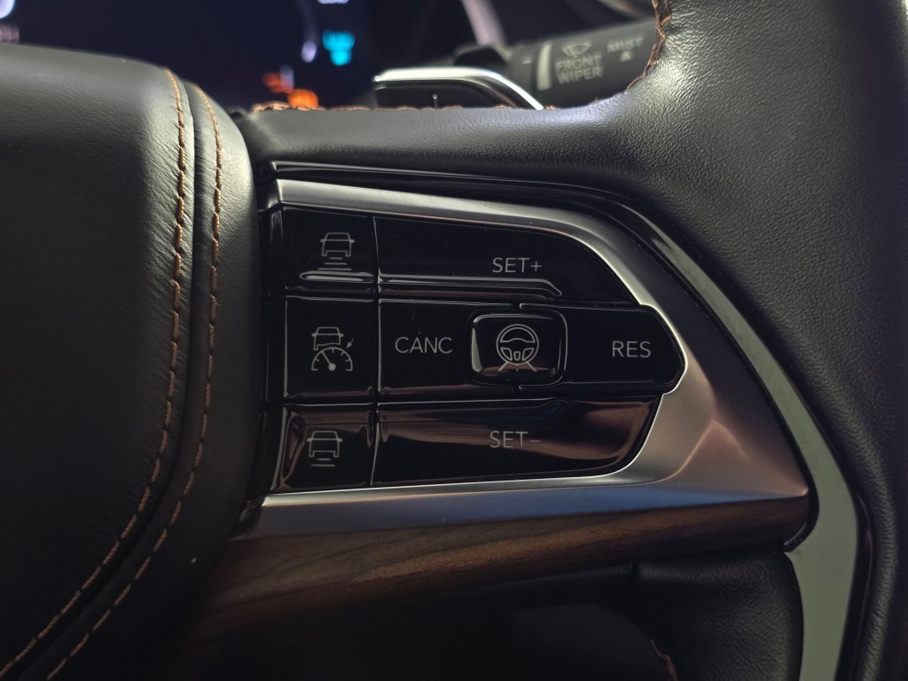 Used 2022 Jeep Grand Cherokee Summit w/ Luxury Tech Group V AWD/4WD image 45