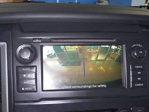 Used 2019 Nissan Titan SV w/ SV Convenience Package image 17