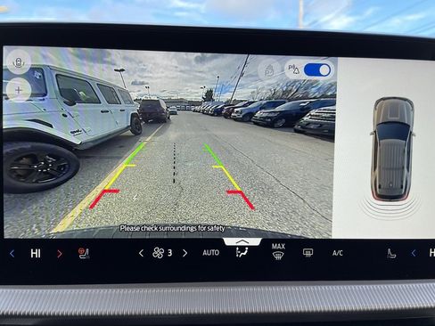 New 2026 Ford Explorer Active w/ Active Comfort Package image 9