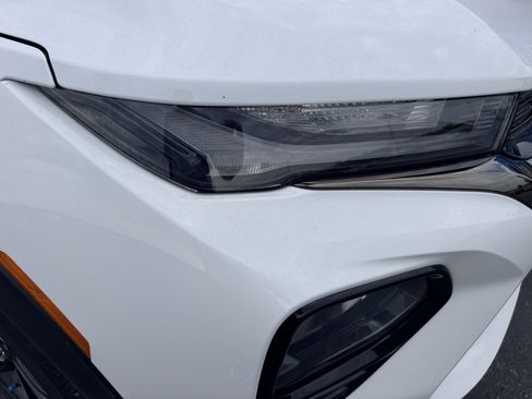 Used 2023 Chevrolet TrailBlazer RS w/ Convenience Package AWD/4WD image 5