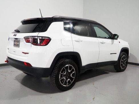 Used 2025 Jeep Compass Trailhawk AWD/4WD image 5