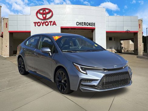 Used 2024 Toyota Corolla SE image 3