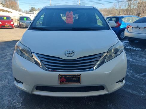 Used 2015 Toyota Sienna XLE image 2