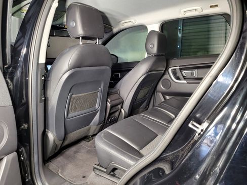 Used 2017 Land Rover Discovery Sport SE image 33