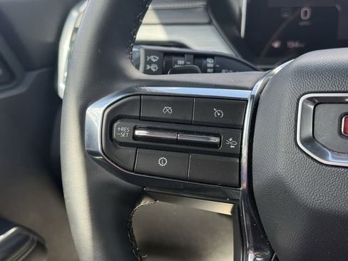 Used 2025 GMC Acadia Elevation image 24