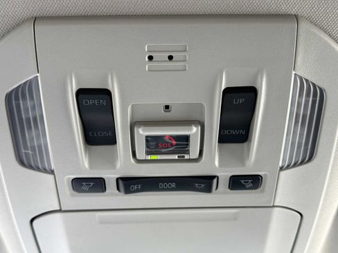 Used 2023 Toyota Highlander XLE image 34