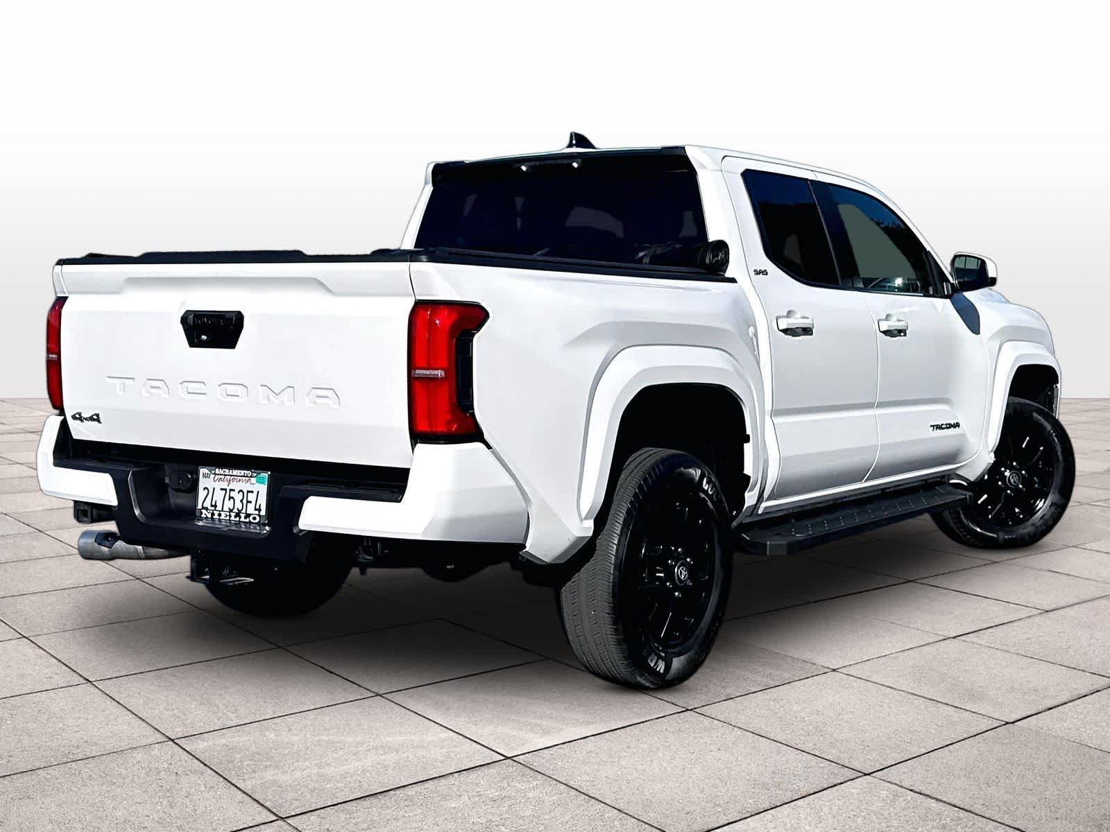 Used 2025 Toyota Tacoma SR5 AWD/4WD image 16