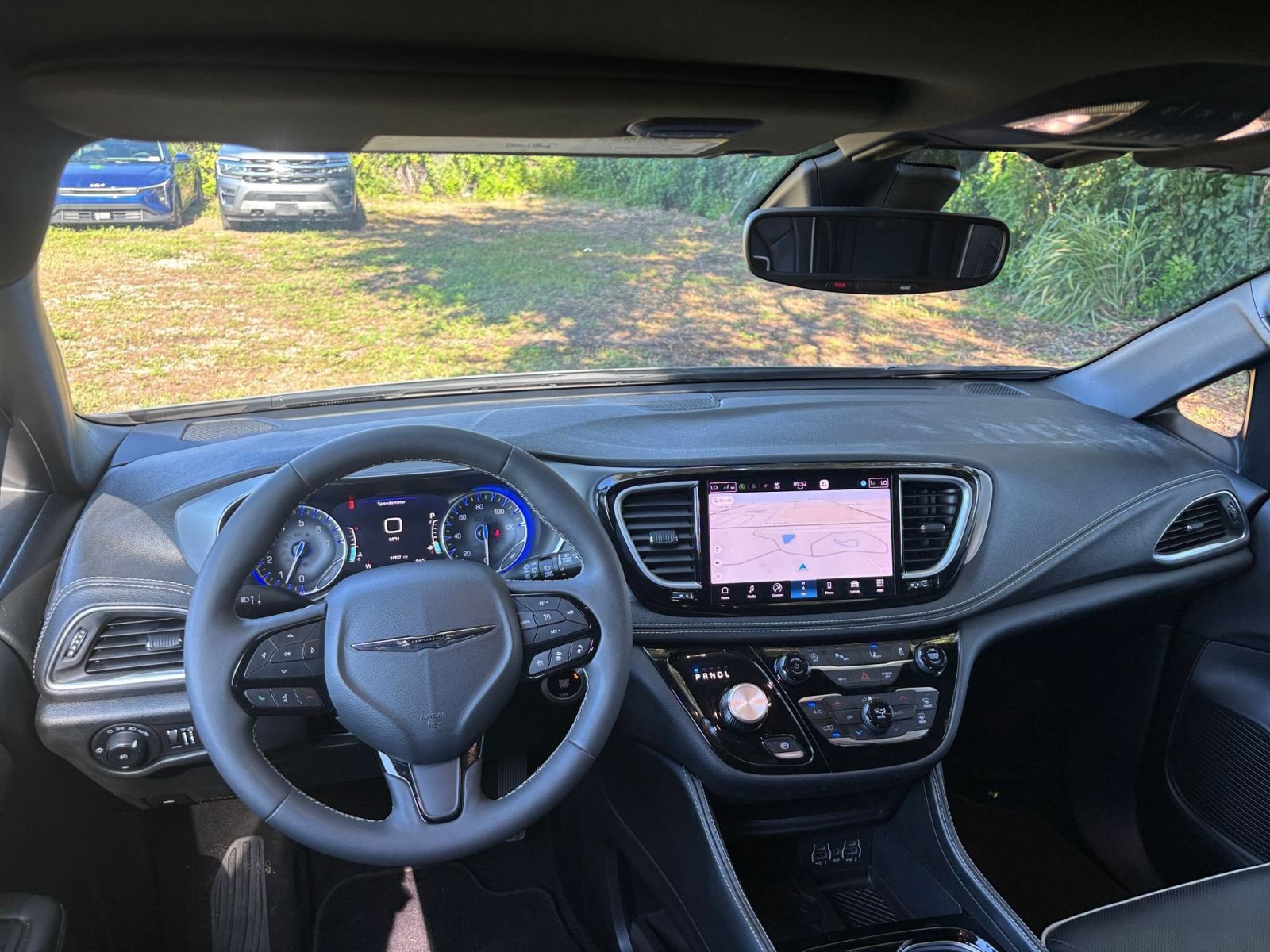 Used 2025 Chrysler Pacifica Limited FWD image 37