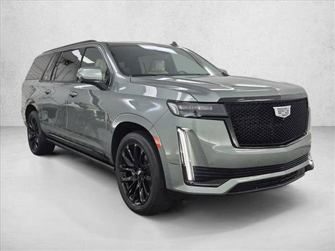 Used 2023 Cadillac Escalade ESV Sport w/ LPO, ONYX Package AWD/4WD image 3