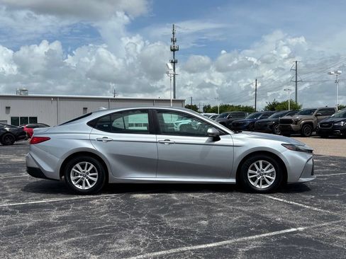 Used 2025 Toyota Camry LE FWD image 4