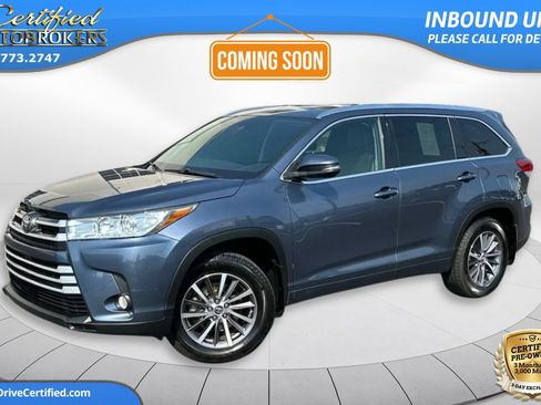 Used 2017 Toyota Highlander XLE AWD/4WD image 1