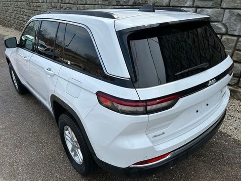 Certified 2024 Jeep Grand Cherokee Laredo w/ Luxury Tech Group I image 4