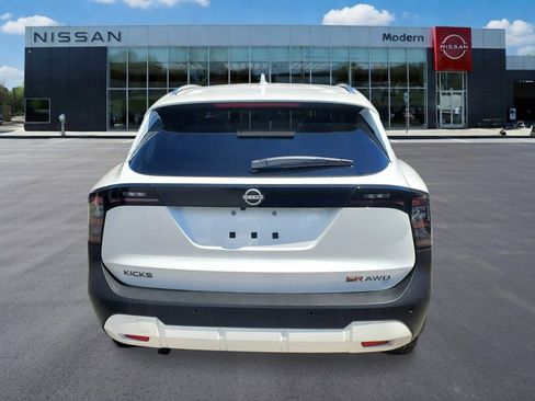 New 2026 Nissan Kicks SR AWD/4WD image 5