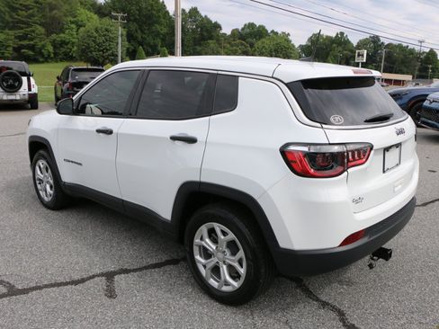Used 2024 Jeep Compass Sport AWD/4WD image 3
