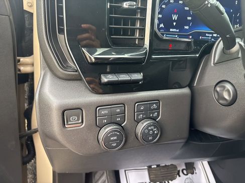 Used 2022 Chevrolet Silverado 1500 ZR2 w/ Technology Package image 29