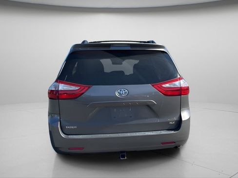 Used 2017 Toyota Sienna XLE FWD image 5