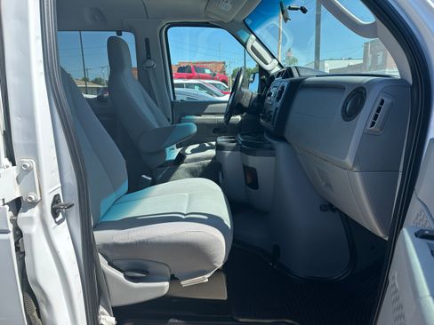 Used 2010 Ford E-350 and Econoline 350 XLT RWD image 11