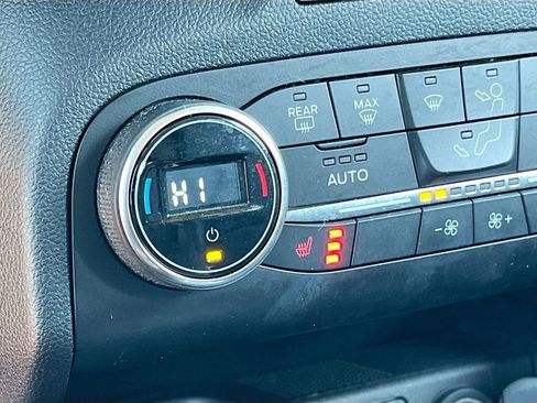 Used 2020 Ford Escape Titanium image 21