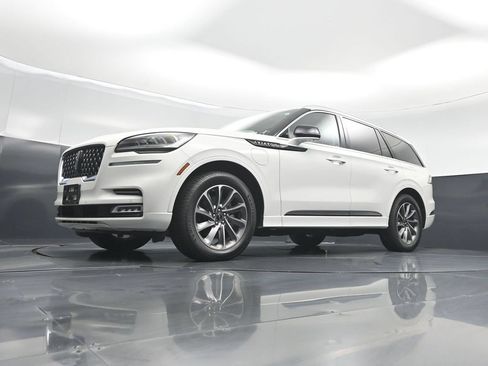 Used 2020 Lincoln Aviator Grand Touring w/ Elements Package Plus AWD/4WD image 43
