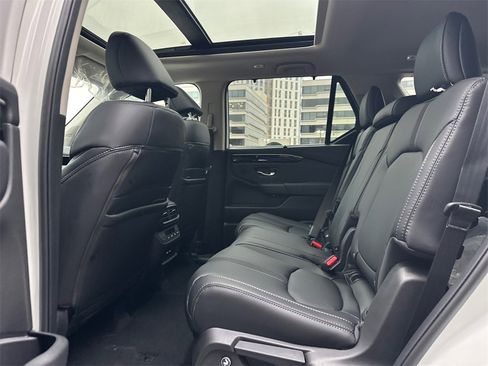 New 2025 Honda Pilot Touring image 18