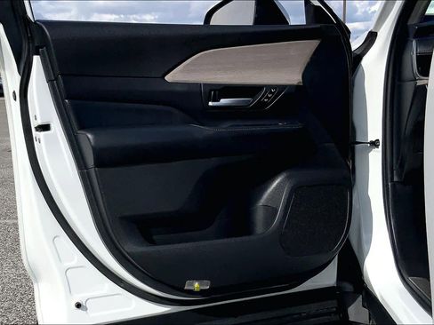 Certified 2024 Toyota Grand Highlander Limited image 21