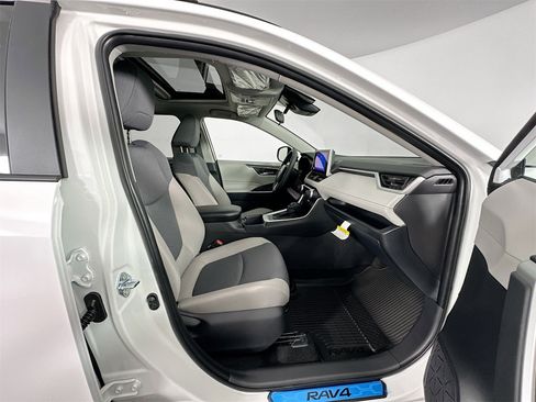 New 2025 Toyota RAV4 XLE image 27