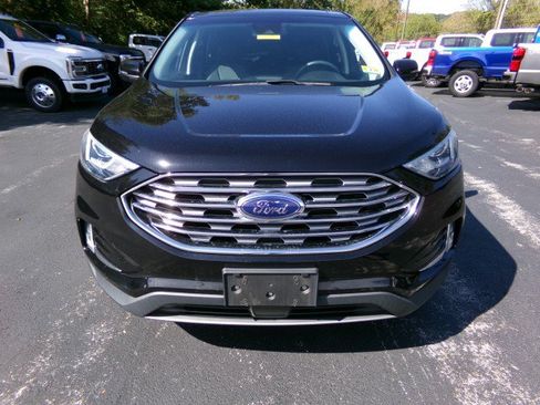 Used 2019 Ford Edge Titanium w/ Cold Weather Package AWD/4WD image 3