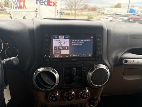 Used 2015 Jeep Wrangler Unlimited Sahara w/ Connectivity Group image 14