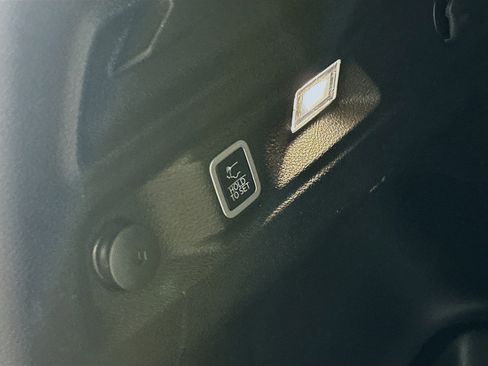 Used 2024 Jeep Grand Cherokee L Limited w/ Luxury Tech Group II image 31