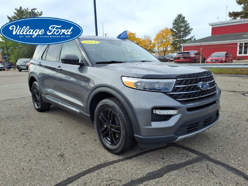 Certified 2021 Ford Explorer XLT w/ Equipment Group 202A AWD/4WD image 4