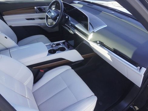 Used 2026 Cadillac Vistiq Luxury image 22