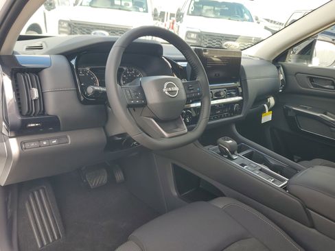 New 2026 Nissan Pathfinder SV image 9