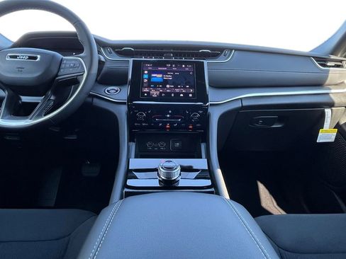 New 2025 Jeep Grand Cherokee Laredo image 3