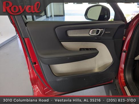 Certified 2024 Volvo XC40 B5 Plus w/ Protection Package Premier image 17