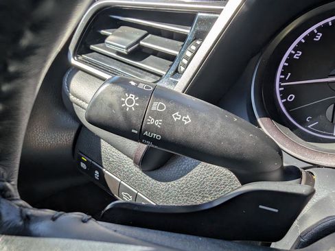 Used 2023 Toyota Camry SE image 28