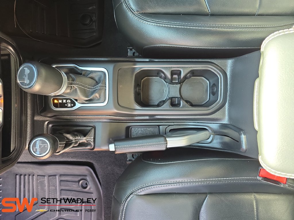 Used 2022 Jeep Wrangler Unlimited Sahara w/ Cold Weather Group AWD/4WD image 25
