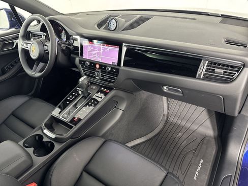 Certified 2025 Porsche Macan image 31