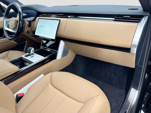 New 2026 Land Rover Range Rover Long Wheelbase SE AWD/4WD image 16