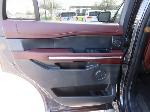 Used 2023 Ford Expedition Limited image 20