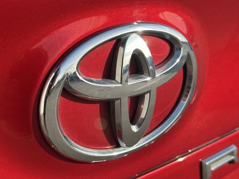 Certified 2023 Toyota Camry SE image 7