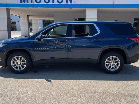 Used 2022 Chevrolet Traverse LS FWD image 4