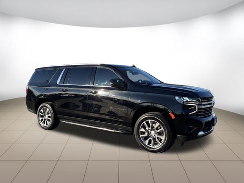 Used 2024 Chevrolet Suburban LT w/ LT Signature Plus Package AWD/4WD image 1