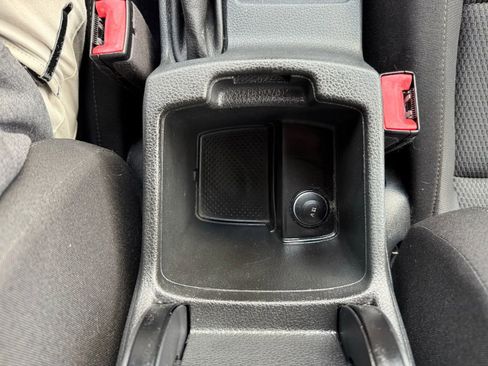 Used 2016 Volkswagen Golf S image 36