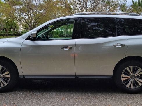 Used 2020 Nissan Pathfinder SV image 4