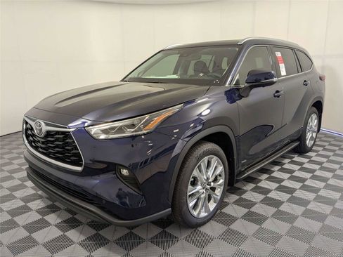 New 2026 Toyota Highlander Limited image 2