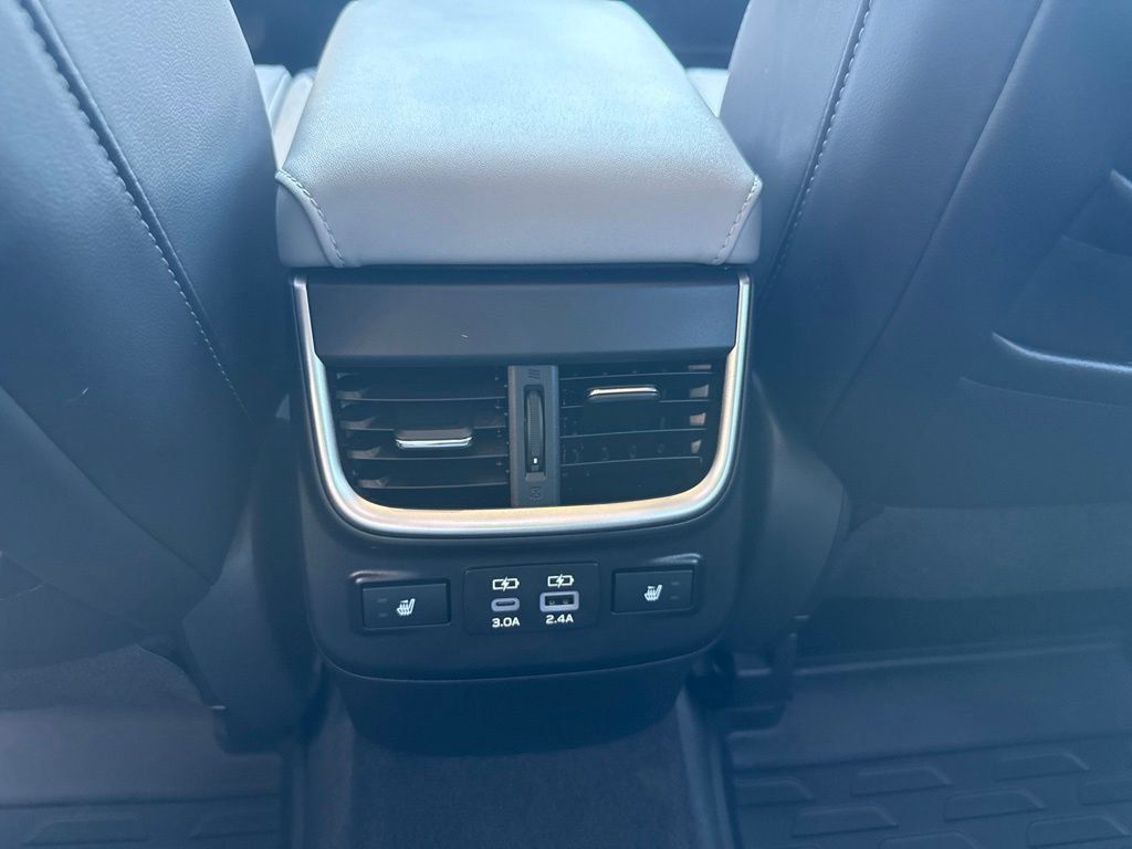 Used 2025 Subaru Outback Limited AWD/4WD image 24