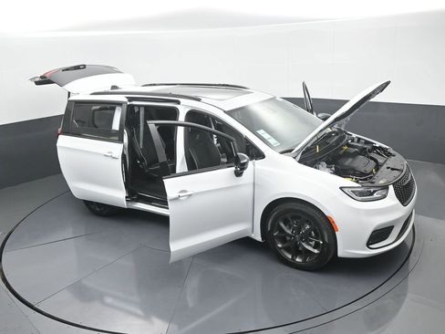 New 2026 Chrysler Pacifica Limited w/ S Appearance Package image 65