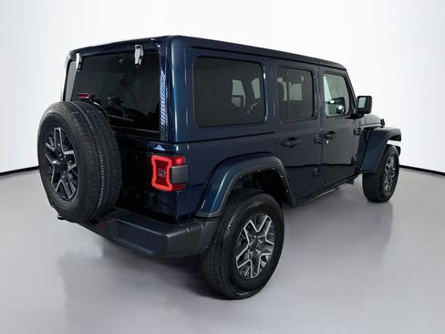 Used 2025 Jeep Wrangler Unlimited Sahara AWD/4WD image 7